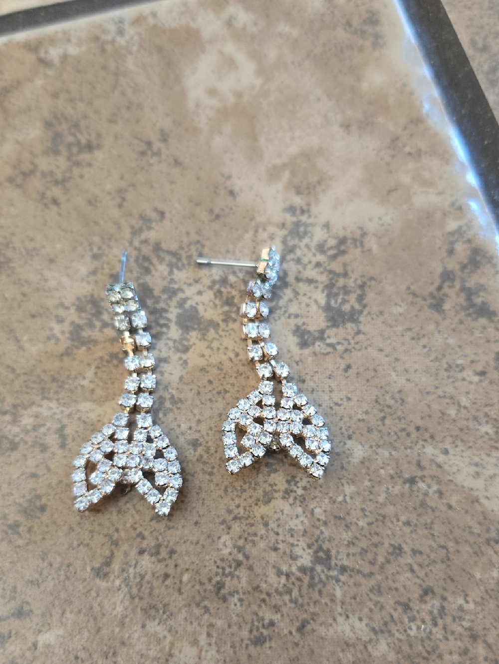 Rhinestone Drop Earrings - Clear Crystal Silver Tone 🩶PRE LOVED